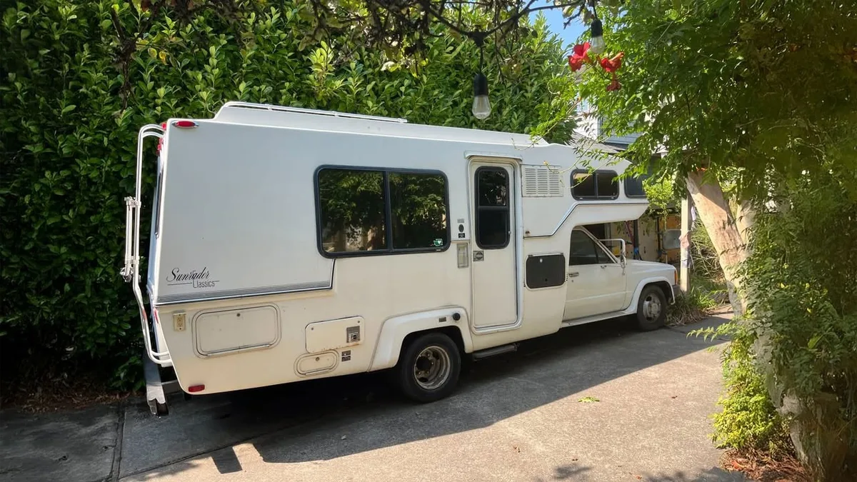 vintage Toyota motorhome Sunrader